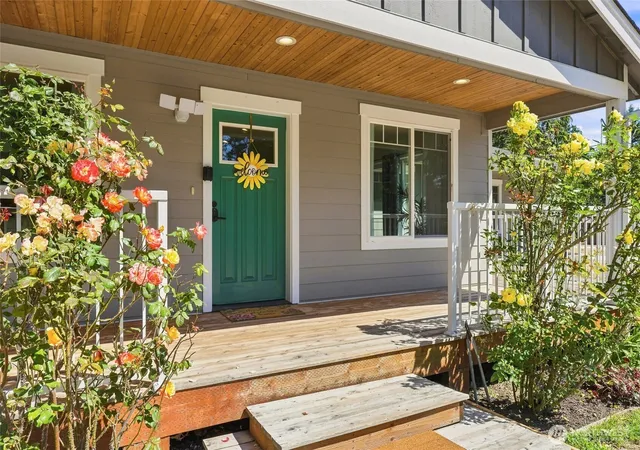 Photo 3 of Single family home for sale at 1087 Idlewood Dr, Camano Island, WA 98282 | MLS# NWM2554631 | Listing updated on 2026-09-29