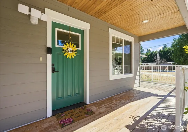 Photo 4 of Single family home for sale at 1087 Idlewood Dr, Camano Island, WA 98282 | MLS# NWM2554631 | Listing updated on 2026-09-29