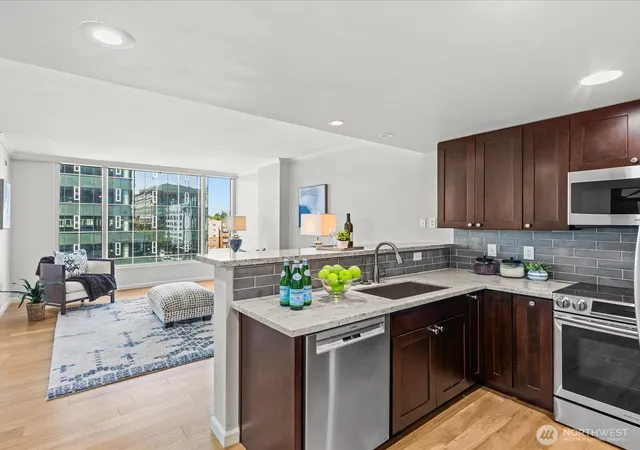 Photo 4 of Sale Pending at 177 107th Avenue NE #816, Bellevue, WA 98004 | MLS# NWM2554646 | Listing updated on 2026-09-29