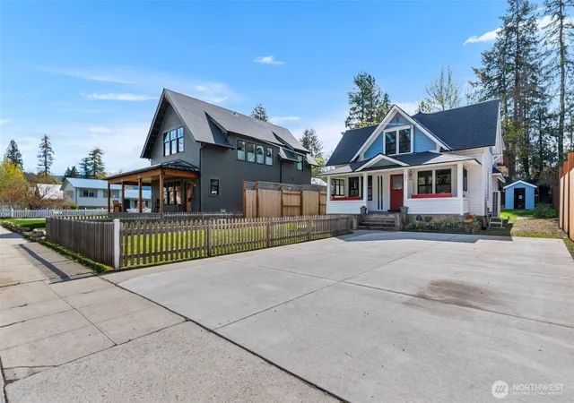 Photo 3 of Single family home for sale at 253 Benton St, Leavenworth, WA 98826 | MLS# NWM2554672 | Listing updated on 2026-07-17