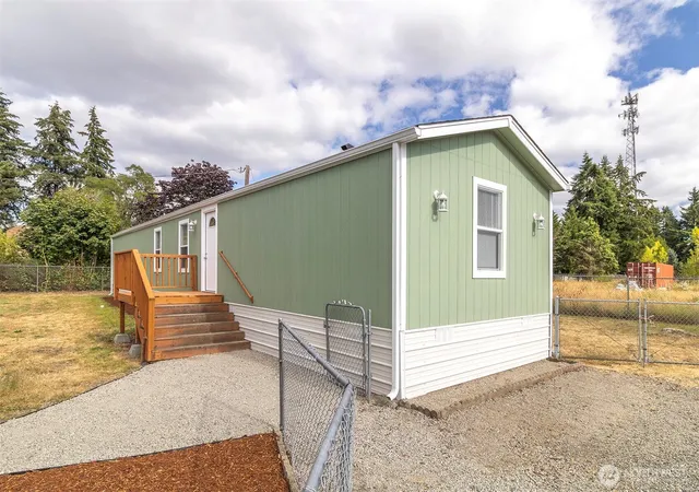 Photo 1 of Manufactured home for sale at 6201 203rd Avenue Sw #9, Centralia, WA 98531 | MLS# NWM2554679 | Listing updated on 2026-09-22