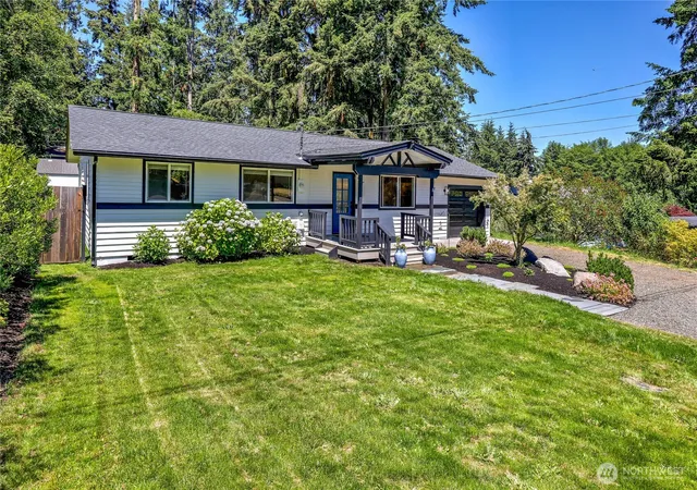 Photo 3 of Single family home for sale at 6726 Ne Whidbey Dr, Hansville, WA 98340 | MLS# NWM2554691 | Listing updated on 2026-09-22
