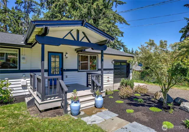 Photo 4 of Single family home for sale at 6726 NE Whidbey Dr, Hansville, WA 98340 | MLS# NWM2554691 | Listing updated on 2026-09-22