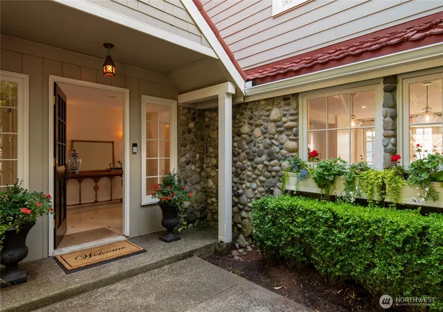 Photo 3 of Sale Pending at 2425 Marine Dr, Bremerton, WA 98312 | MLS# NWM2554707 | Listing updated on 2026-09-26