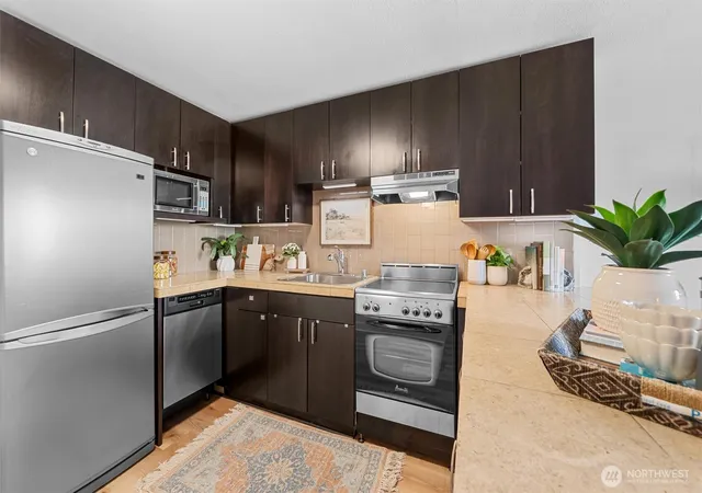 Photo 4 of Condo for sale at 752 Bellevue Ave E #212, Seattle, WA 98102 | MLS# NWM2554732 | Listing updated on 2026-09-29