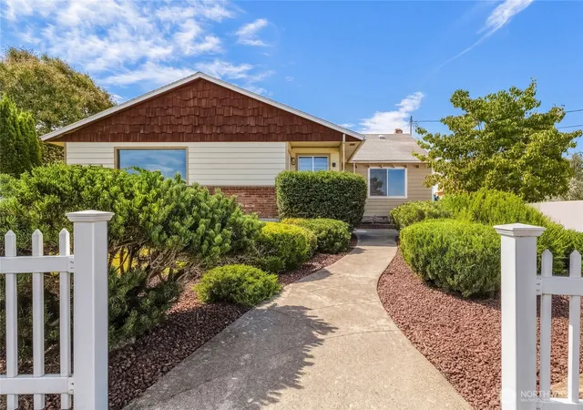Photo 2 of Single family home for sale at 2714 Melrose St, Walla Walla, WA 99362 | MLS# NWM2554775 | Listing updated on 2026-09-22