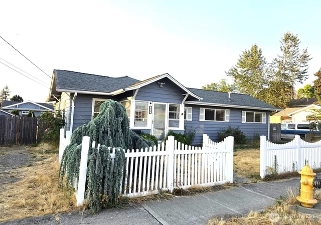 Photo 1 of Single family home for sale at 225 14th Street Se, Auburn, WA 98002 | MLS# NWM2554810 | Listing updated on 2026-09-30