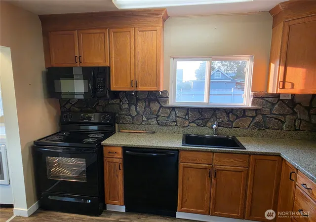 Photo 4 of Single family home for sale at 225 14th Street SE, Auburn, WA 98002 | MLS# NWM2554810 | Listing updated on 2026-09-30