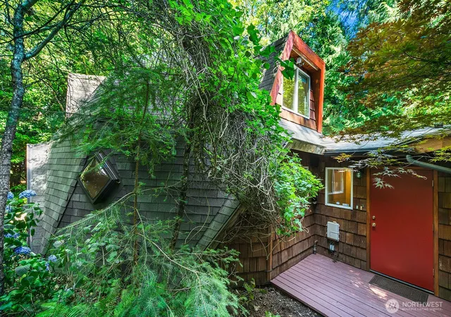 Photo 3 of Single family home for sale at 16524 35th Avenue Ne, Lake Forest Park, WA 98155 | MLS# NWM2554820 | Listing updated on 2026-09-23