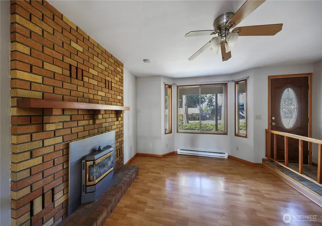 Photo 2 of Sale Pending at 368 Nw Columbia Dr, Oak Harbor, WA 98277 | MLS# NWM2554823 | Listing updated on 2026-09-02