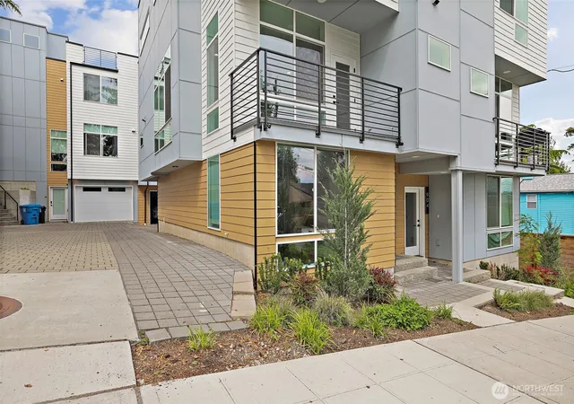 Photo 1 of Townhouse for sale at 902 N 86th Street, Seattle, WA 98103 | MLS# NWM2554851 | Listing updated on 2026-09-23