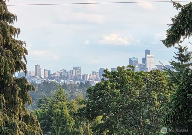 Photo 2 of Townhouse for sale at 902 N 86th Street, Seattle, WA 98103 | MLS# NWM2554851 | Listing updated on 2026-09-23