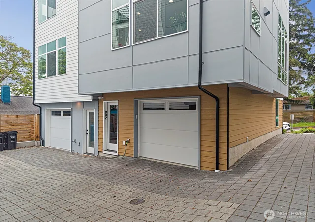 Photo 3 of Townhouse for sale at 902 N 86th Street, Seattle, WA 98103 | MLS# NWM2554851 | Listing updated on 2026-09-23