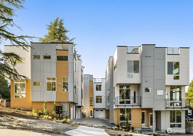 Photo 3 of Townhouse for sale at 902 N 86th Street, Seattle, WA 98103 | MLS# NWM2554851 | Listing updated on 2026-09-23