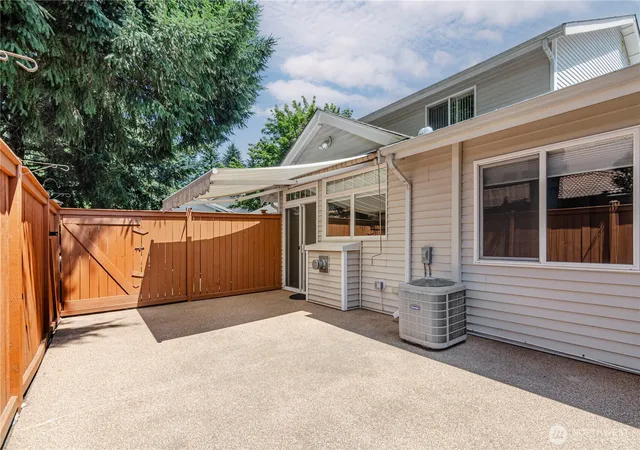 Photo 3 of Condo for sale at 6626 Millstone Ln Se #M105, Olympia, WA 98513 | MLS# NWM2554864 | Listing updated on 2026-09-22