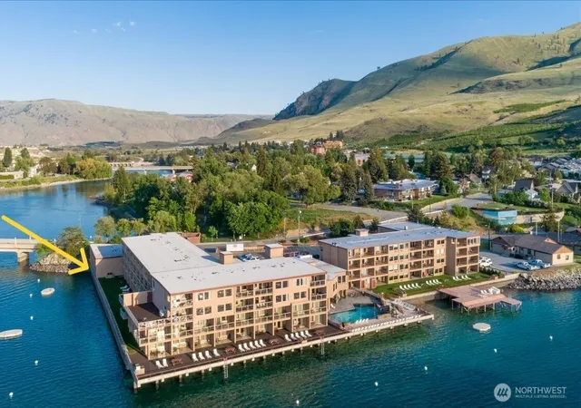 Photo 3 of Condo for sale at 322 W Woodin Ave #713, Chelan, WA 98816 | MLS# NWM2554873 | Listing updated on 2026-09-22