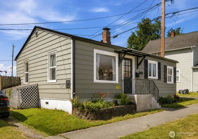 Photo 3 of Single family home for sale at 1812 23rd Street, Everett, WA 98201 | MLS# NWM2554885 | Listing updated on 2026-09-25