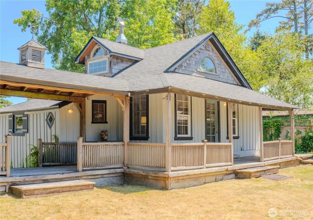 Photo 3 of Single family home for sale at 4315 K Pl, Seaview, WA 98644 | MLS# NWM2554888 | Listing updated on 2026-09-22