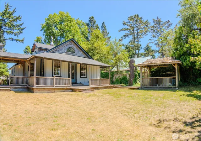 Photo 3 of Single family home for sale at 4315 K Pl, Seaview, WA 98644 | MLS# NWM2554888 | Listing updated on 2026-09-22