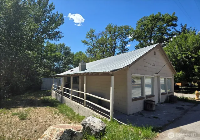Photo 2 of Single family home for sale at 4984 Highway 25 S, Hunters, WA 99137 | MLS# NWM2554890 | Listing updated on 2026-09-22