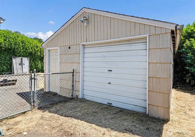 Photo 4 of Single family home for sale at 8503 33rd Avenue S, Lakewood, WA 98499 | MLS# NWM2554894 | Listing updated on 2026-10-01