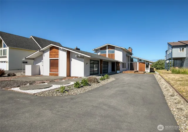 Photo 2 of Single family home for sale at 675 Ocean Shrs Blvd Sw, Ocean Shores, WA 98569 | MLS# NWM2554896 | Listing updated on 2026-09-22