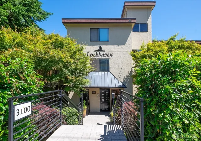 Photo 4 of Condo for sale at 3100 W Commodore Way #305, Seattle, WA 98199 | MLS# NWM2554899 | Listing updated on 2026-09-22