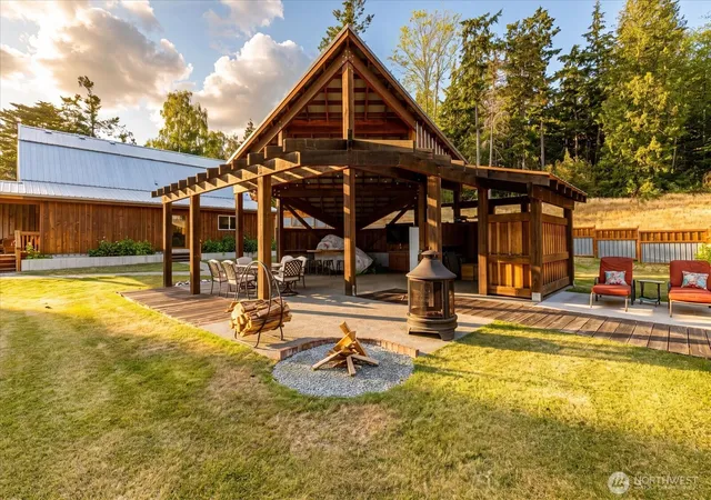 Photo 2 of Single family home for sale at 550 Wanamaker, Coupeville, WA 98239 | MLS# NWM2554926 | Listing updated on 2026-09-22