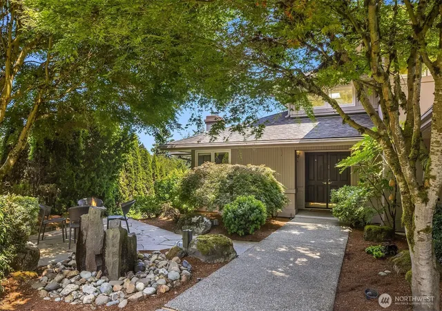 Photo 3 of Single family home for sale at 7066 92nd Avenue Se, Mercer Island, WA 98040 | MLS# NWM2554928 | Listing updated on 2026-10-02