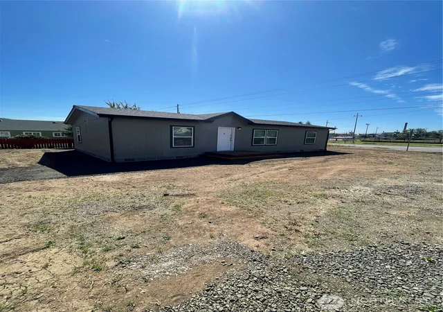 Photo 2 of Manufactured home for sale at 1603 Park Ave, Raymond, WA 98577 | MLS# NWM2554940 | Listing updated on 2026-09-22