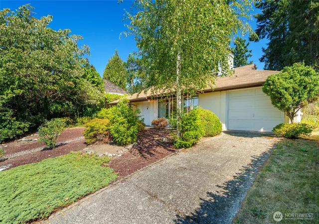 Photo 2 of Single family home for sale at 15326 Stone Ave N, Shoreline, WA 98133 | MLS# NWM2554953 | Listing updated on 2026-10-01