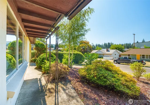 Photo 3 of Single family home for sale at 15326 Stone Ave N, Shoreline, WA 98133 | MLS# NWM2554953 | Listing updated on 2026-10-01