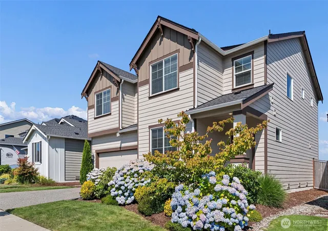 Photo 3 of Single family home for sale at 1379 Baker Hts Loop, Bremerton, WA 98312 | MLS# NWM2554977 | Listing updated on 2026-10-01