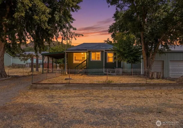 Single family home for sale at 214 A St, Grand Coulee, WA 99133 | MLS# NWM2554999