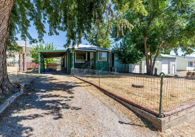 Photo 1 of Single family home for sale at 214 A St, Grand Coulee, WA 99133 | MLS# NWM2554999 | Listing updated on 2026-09-22