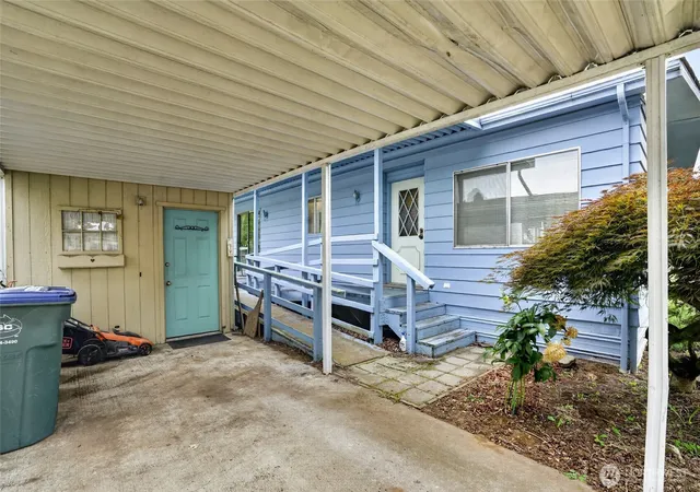 Photo 3 of Manufactured home for sale at 380 E Pole Rd #19, Lynden, WA 98264 | MLS# NWM2555011 | Listing updated on 2026-09-22