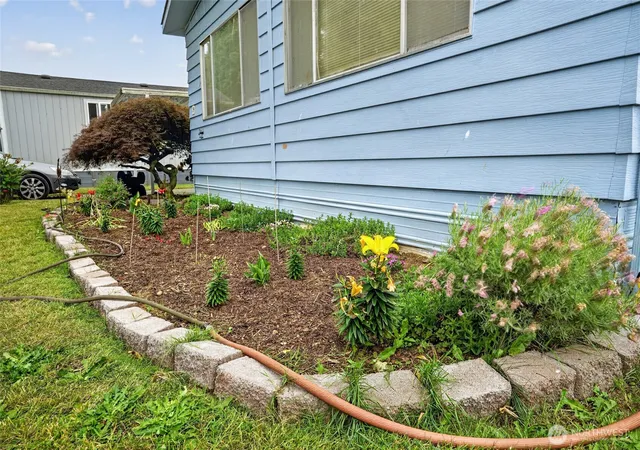 Photo 3 of Manufactured home for sale at 380 E Pole Rd #19, Lynden, WA 98264 | MLS# NWM2555011 | Listing updated on 2026-09-22