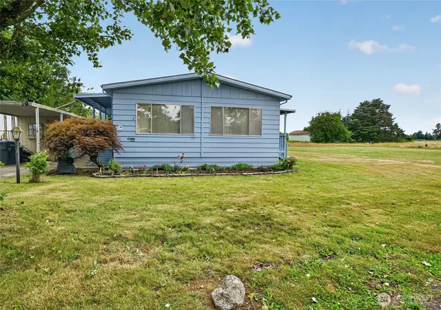 Photo 4 of Manufactured home for sale at 380 E Pole Rd #19, Lynden, WA 98264 | MLS# NWM2555011 | Listing updated on 2026-09-22