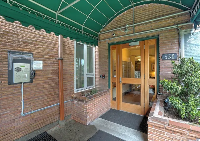 Photo 2 of Condo for sale at 530 W Olympic Pl #304, Seattle, WA 98119 | MLS# NWM2555013 | Listing updated on 2026-09-22