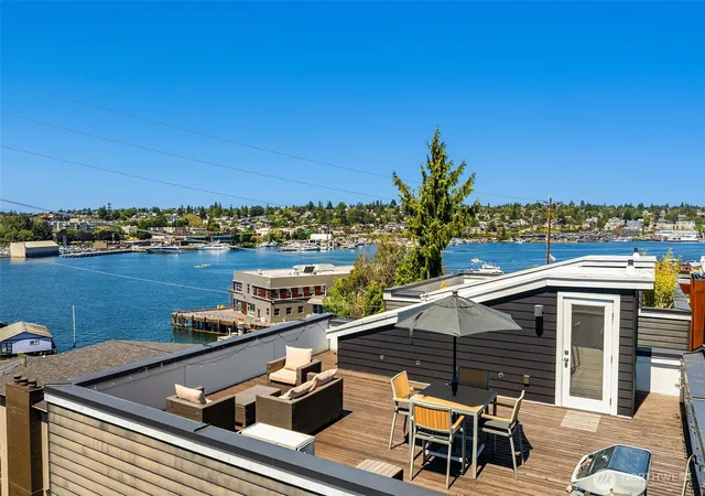 Photo 2 of Sale Pending at 2723 Yale Ter Ave E, Seattle, WA 98102 | MLS# NWM2555016 | Listing updated on 2026-09-20