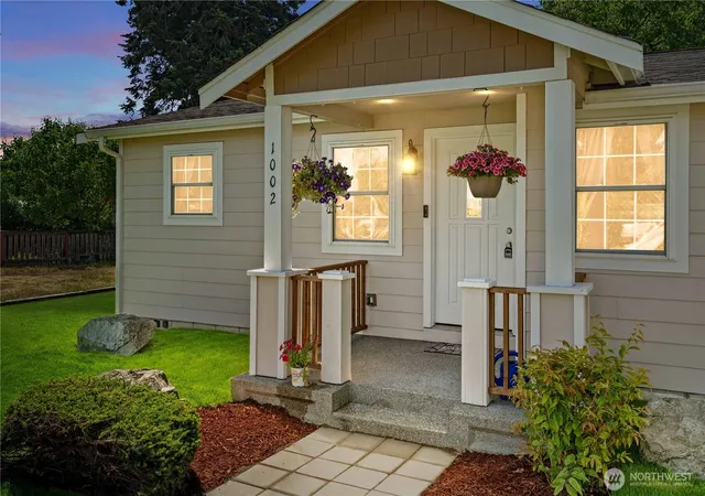 Photo 2 of Sale Pending at 1002 8th Street Ne, Auburn, WA 98002 | MLS# NWM2555051 | Listing updated on 2026-09-25