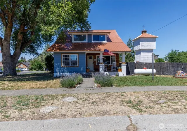 Photo 1 of Single family home for sale at 418 W Chestnut St, Almira, WA 99103 | MLS# NWM2555067 | Listing updated on 2026-09-22