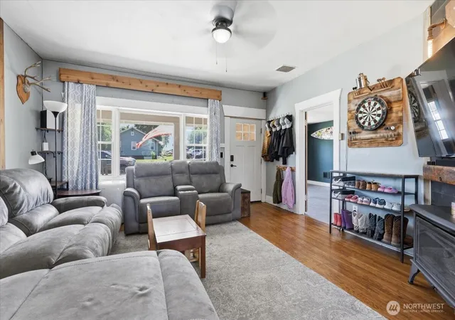 Photo 3 of Single family home for sale at 418 W Chestnut St, Almira, WA 99103 | MLS# NWM2555067 | Listing updated on 2026-09-22