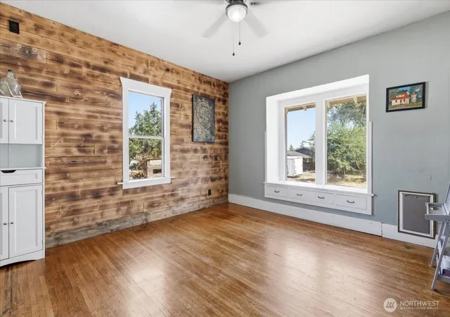 Photo 4 of Single family home for sale at 418 W Chestnut St, Almira, WA 99103 | MLS# NWM2555067 | Listing updated on 2026-09-22