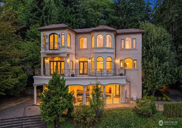 Photo 2 of Sale Pending at 1465 Evergreen Point Rd, Medina, WA 98039 | MLS# NWM2555080 | Listing updated on 2026-09-30