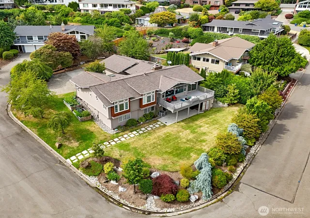 Photo 1 of Single family home for sale at 17236 Ne 6th Place, Bellevue, WA 98008 | MLS# NWM2555115 | Listing updated on 2026-09-22
