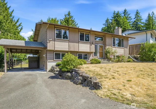 Photo 2 of Sale Pending at 12714 Se 190th Place, Renton, WA 98058 | MLS# NWM2555131 | Listing updated on 2026-09-22