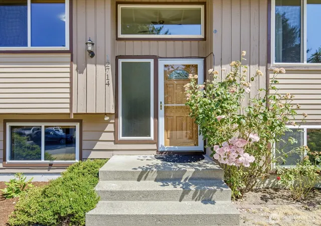 Photo 3 of Sale Pending at 12714 Se 190th Place, Renton, WA 98058 | MLS# NWM2555131 | Listing updated on 2026-09-22