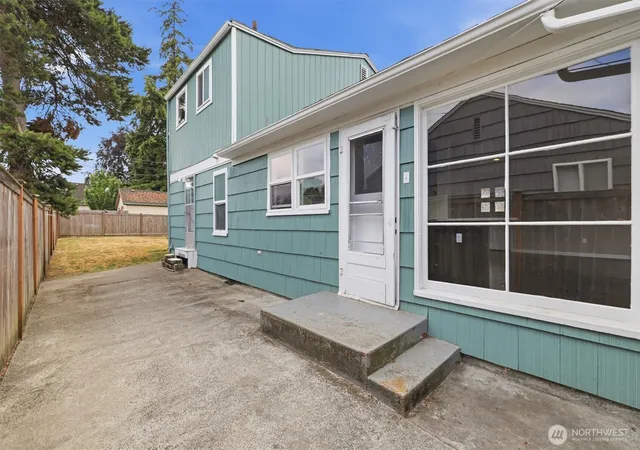 Photo 3 of Single family home for sale at 2819 N Mullen St, Tacoma, WA 98407 | MLS# NWM2555236 | Listing updated on 2026-09-28