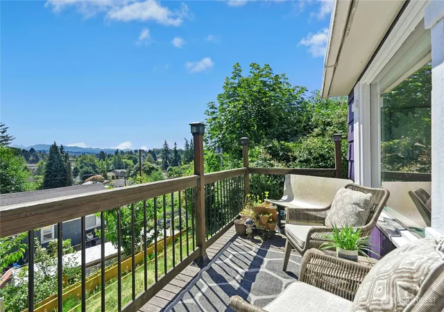 Photo 1 of Single family home for sale at 1035 Temple Dr, Everett, WA 98201 | MLS# NWM2555260 | Listing updated on 2026-09-26